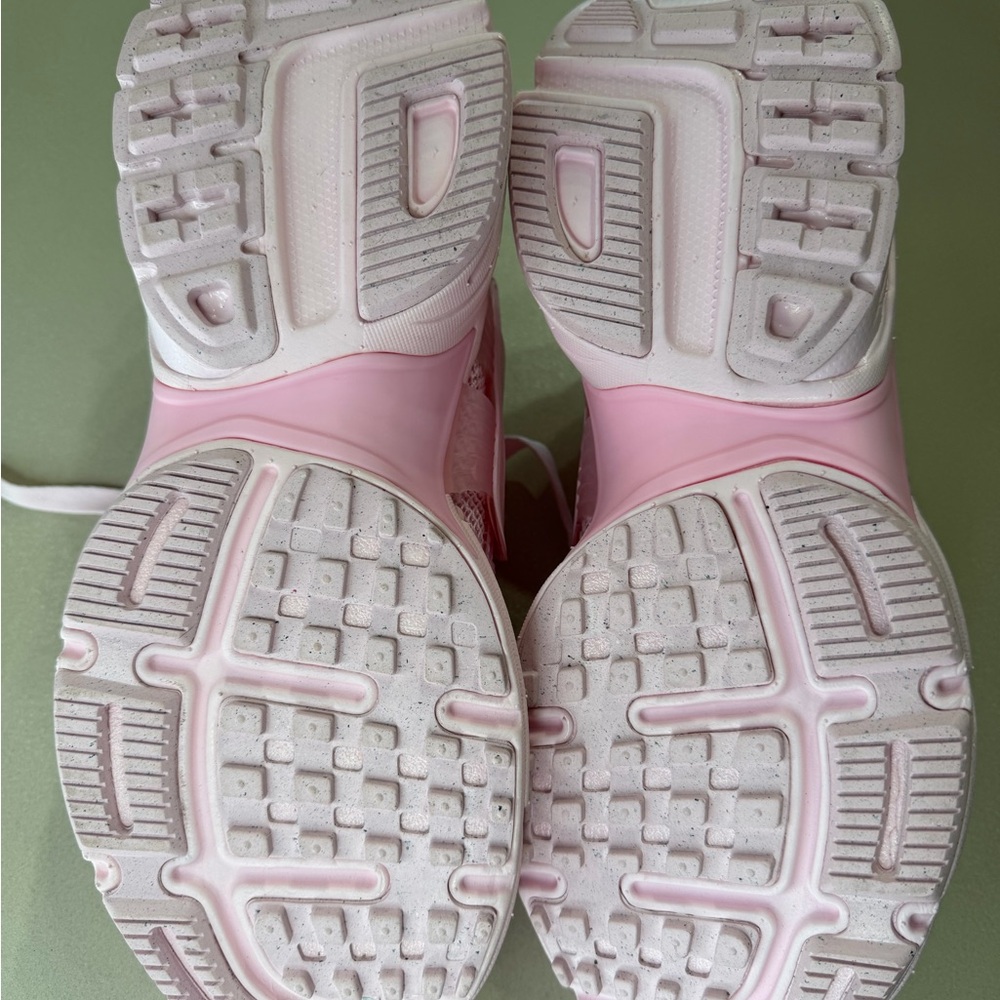 Nike Light Pink Athletic Sneakers NWOT so never worn - Picture 4 of 6